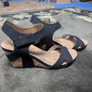 Mootsies Tootsies black wedge cork sandals